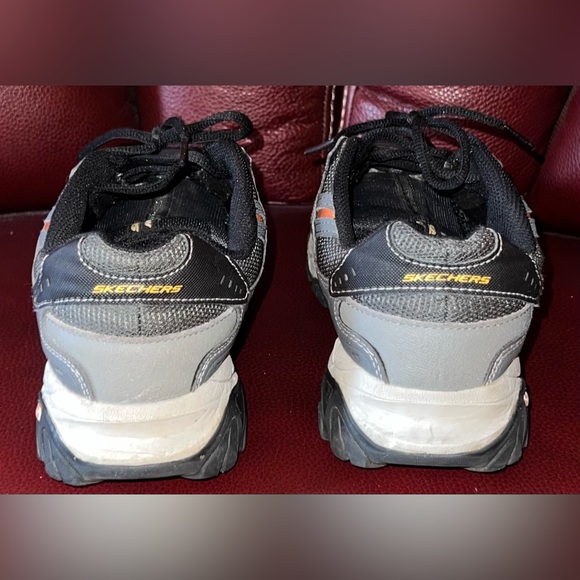SKECHERS GYM SHOES - Picture 5 of 6